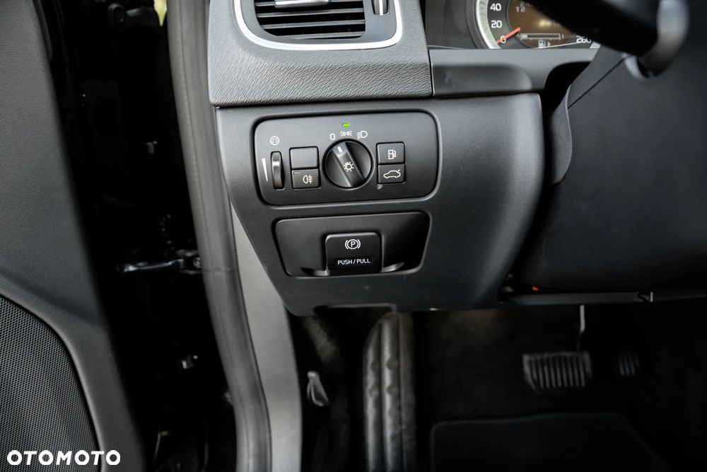 Volvo V60 D3 Geartronic Momentum - 28