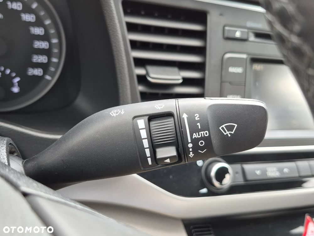 Hyundai Elantra 1.6 Comfort - 24