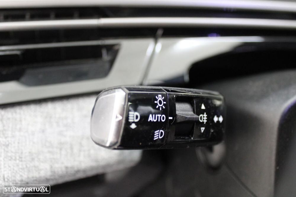 Peugeot E-5008 210 Allure Business - 21