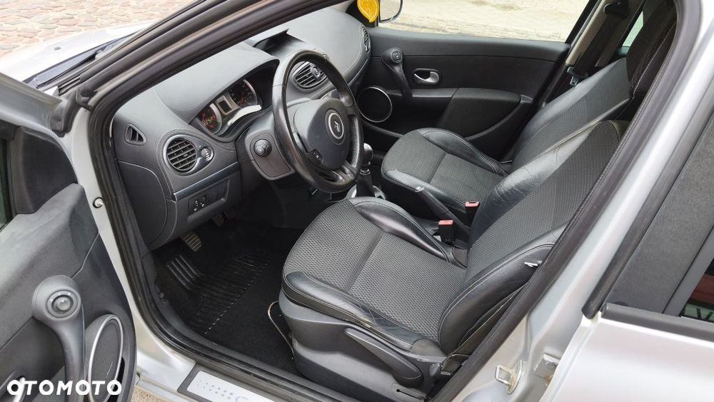 Renault Clio - 11
