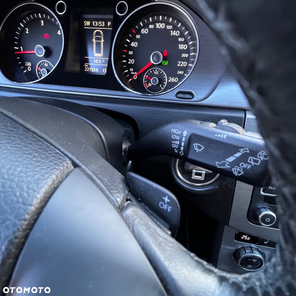 Volkswagen Passat Variant 2.0 TDI DPF DSG Highline - 11