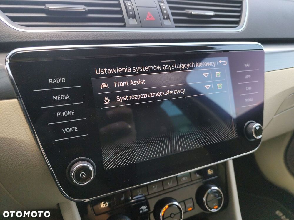 Skoda Superb 2.0 TDI SCR Style DSG - 36