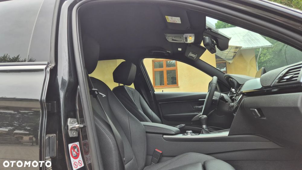 BMW Seria 3 318i M Sport Shadow - 24
