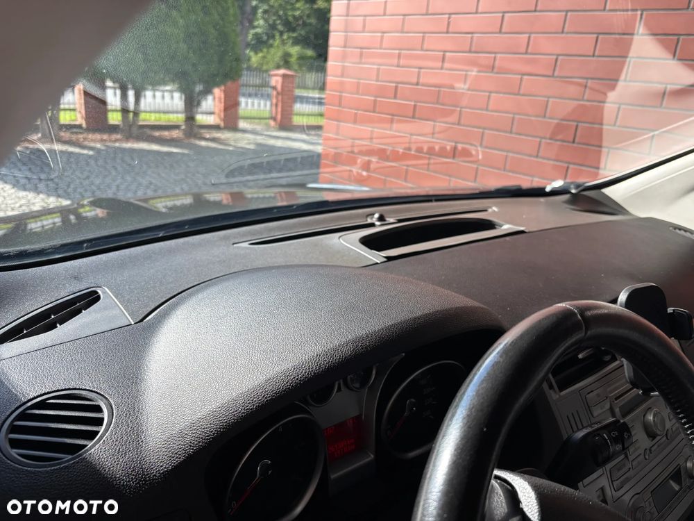Ford Kuga 2.0 TDCi 4x4 Titanium - 37