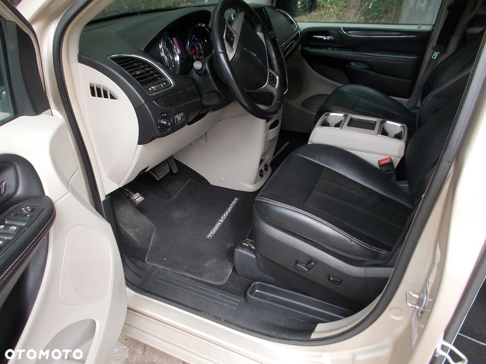 Chrysler Town & Country 3.6 Touring - 16