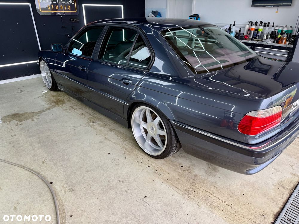 BMW Seria 7 740i V8 - 10