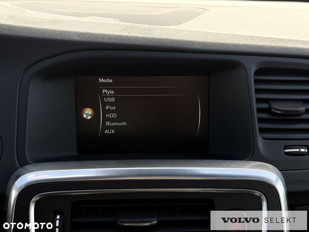 Volvo V60 Cross Country - 32