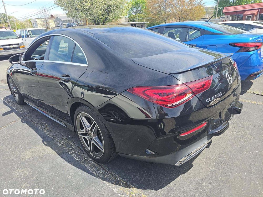 Mercedes-Benz CLA 250 4Matic 7G-DCT AMG Line - 3
