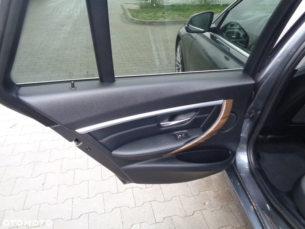 BMW Seria 3 320d Sport Line - 17