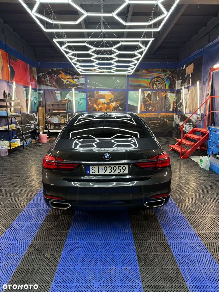 BMW Seria 7 ver-750i-xdrive-edition-exclusive - 2