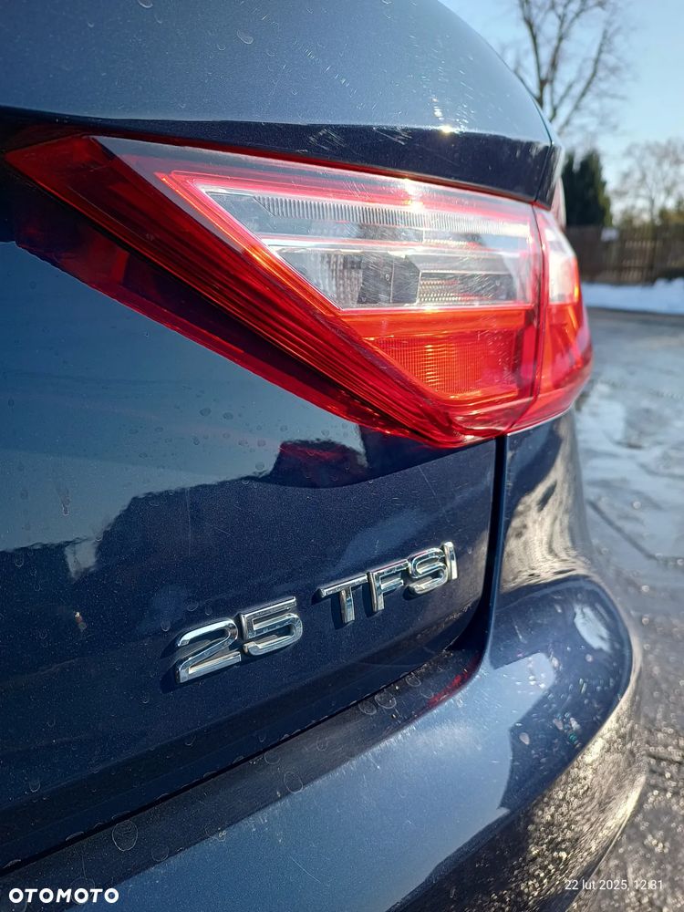 Audi A1 ver-30-tfsi-sportback-s-line - 2