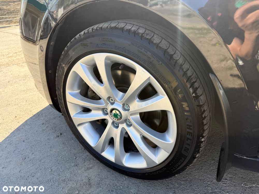 Skoda Superb 2.0 TDI L&K DSG - 19