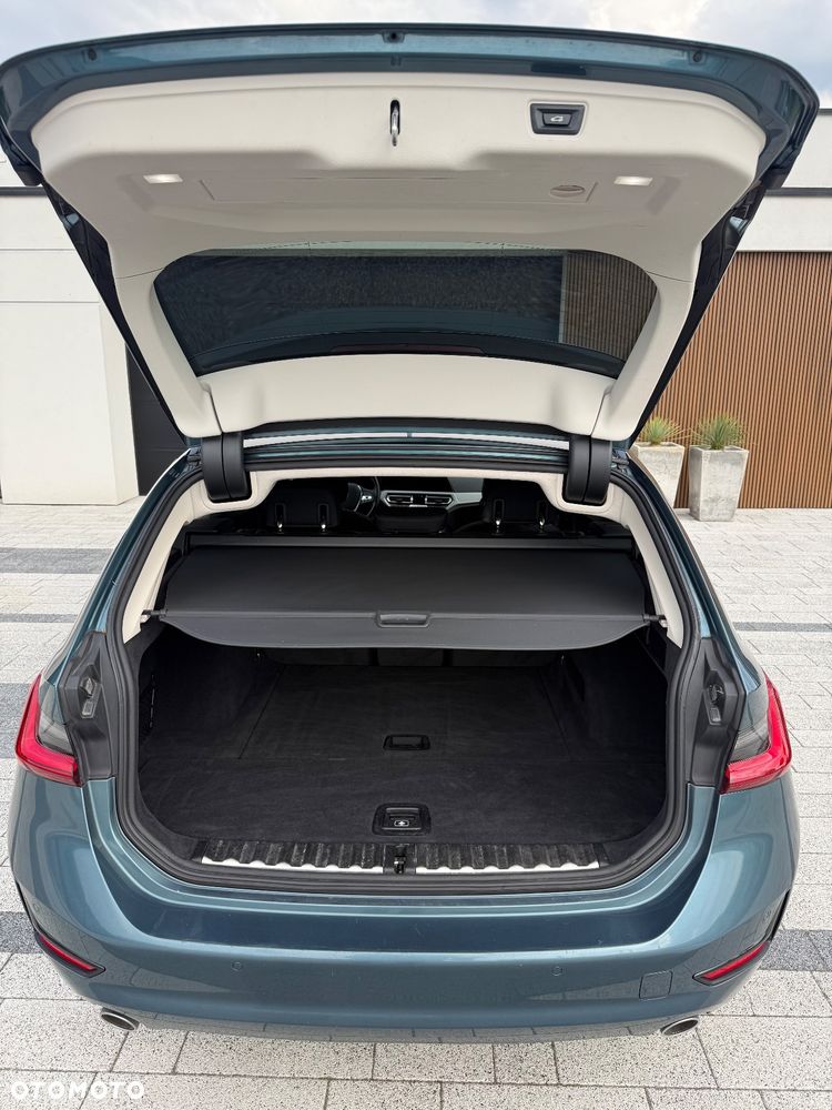 BMW Seria 3 318d - 35