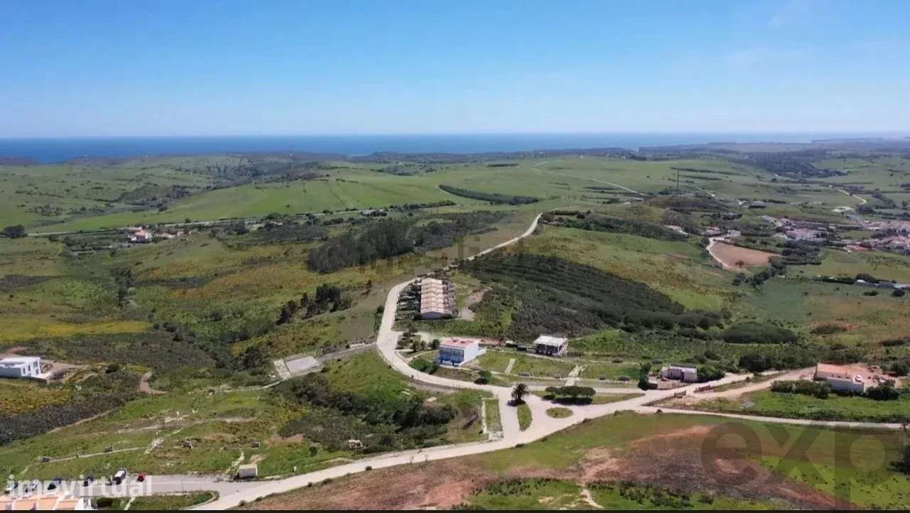 Terreno Urbano com Vista Mar: 6 Moradias / Apartamentos / Casa Unifami - Grande imagem: 3/9