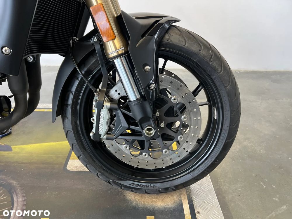 Benelli 752 S - 19