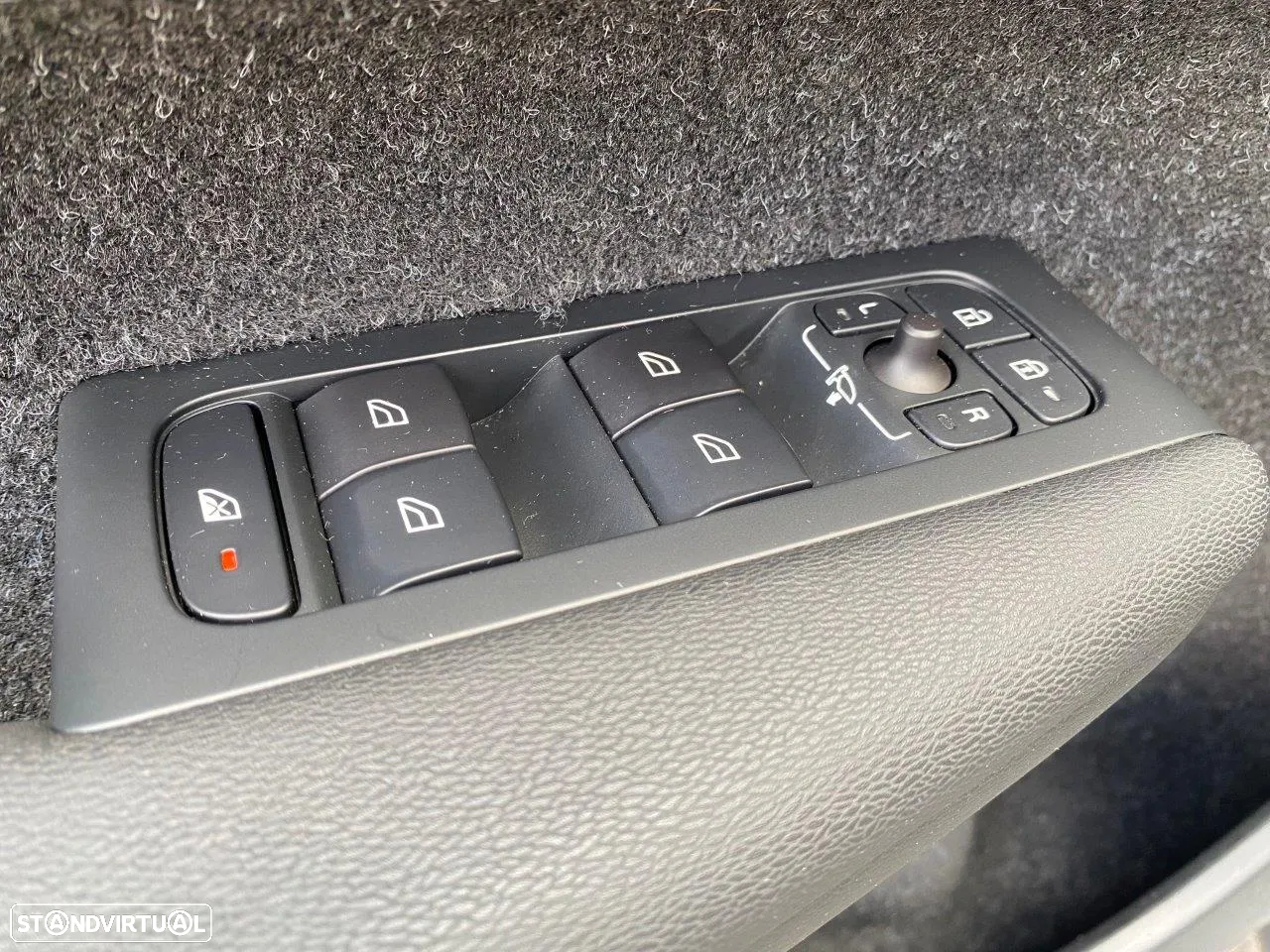 Volvo XC 40 2.0 D3 Momentum Plus Geartronic - 34