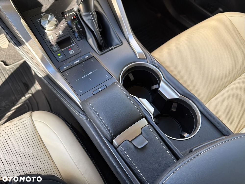 Lexus NX 300h Comfort AWD - 33