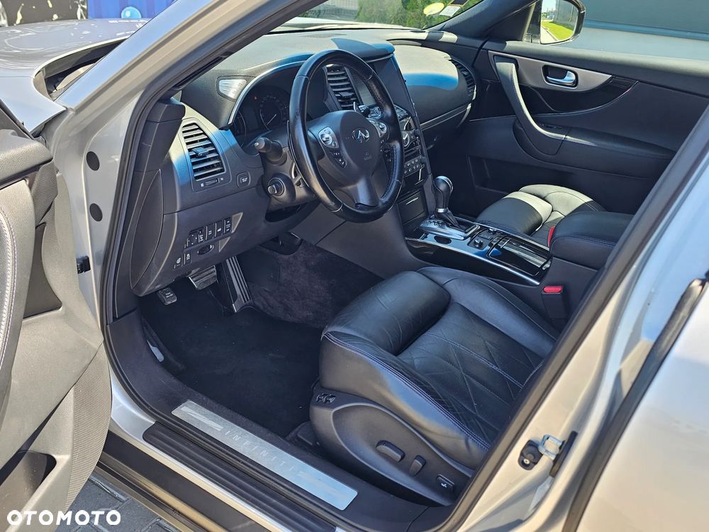 Infiniti Q70 - 14