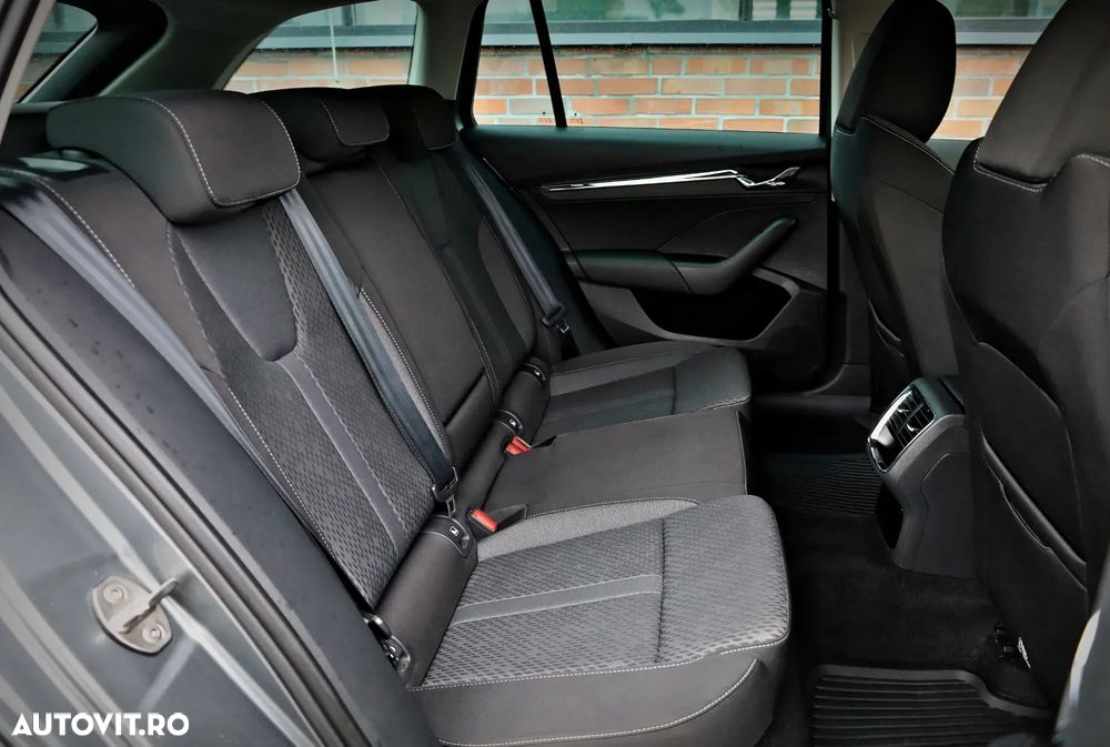 Skoda Octavia 1.5 TSI DSG MHEV Style - 8