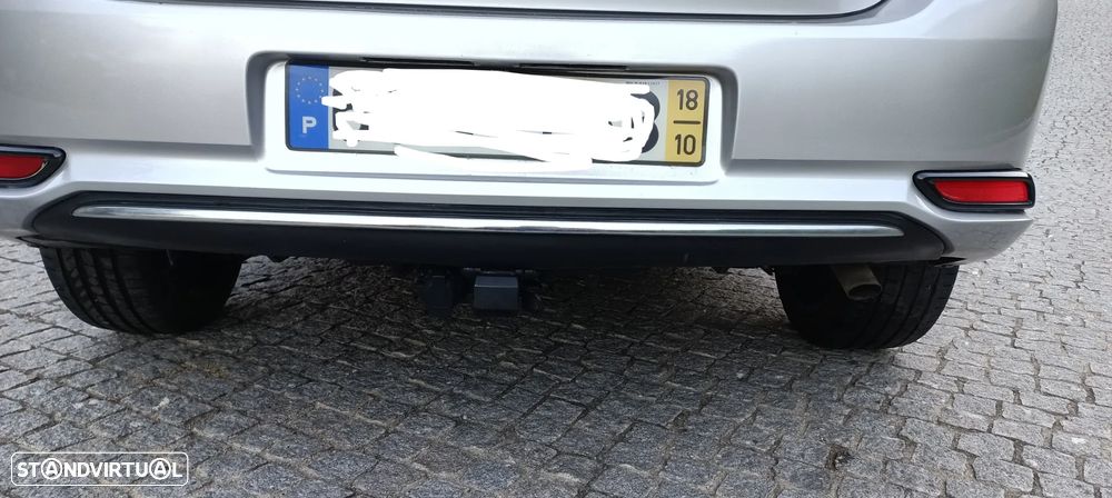 Toyota Auris 1.4 D-4D Com. +P.Techno+P.Sport - 11