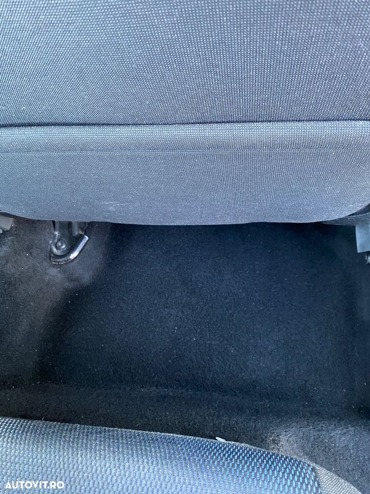 Ford Focus 1.6 Ambiente - 24