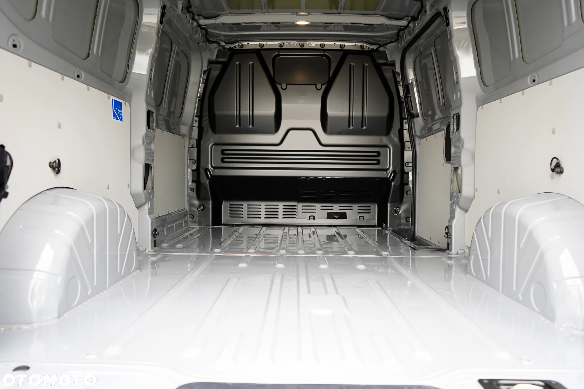 Volkswagen T7 Transporter - 18