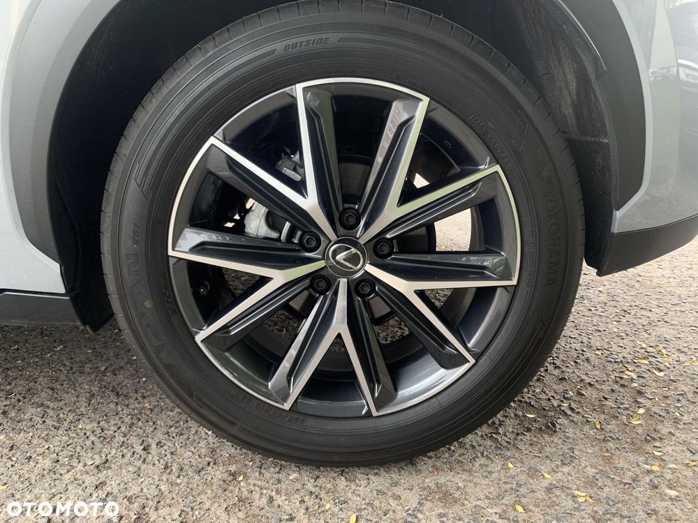 Lexus LBX 1.5 Hybrid Emotion - 20