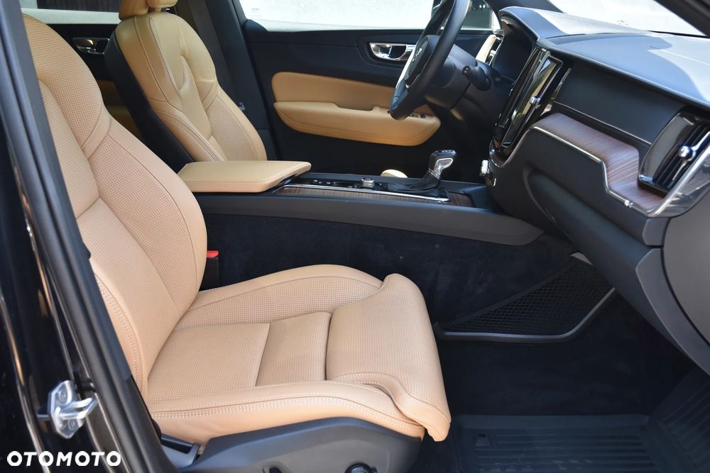 Volvo XC 40 T5 AWD Geartronic Momentum Pro - 28