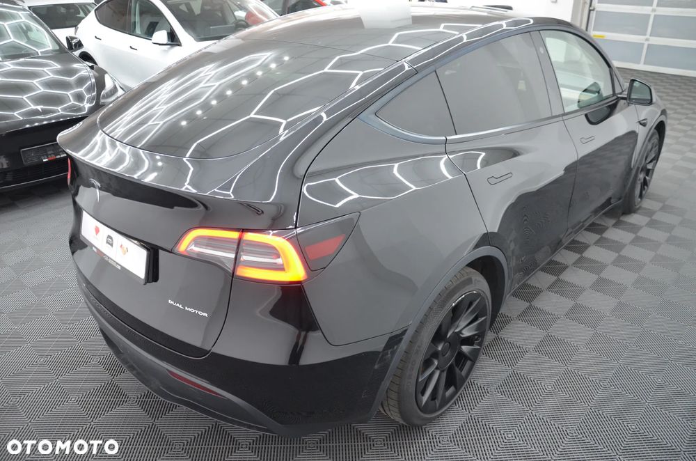 Tesla Model Y Long Range AWD - 8