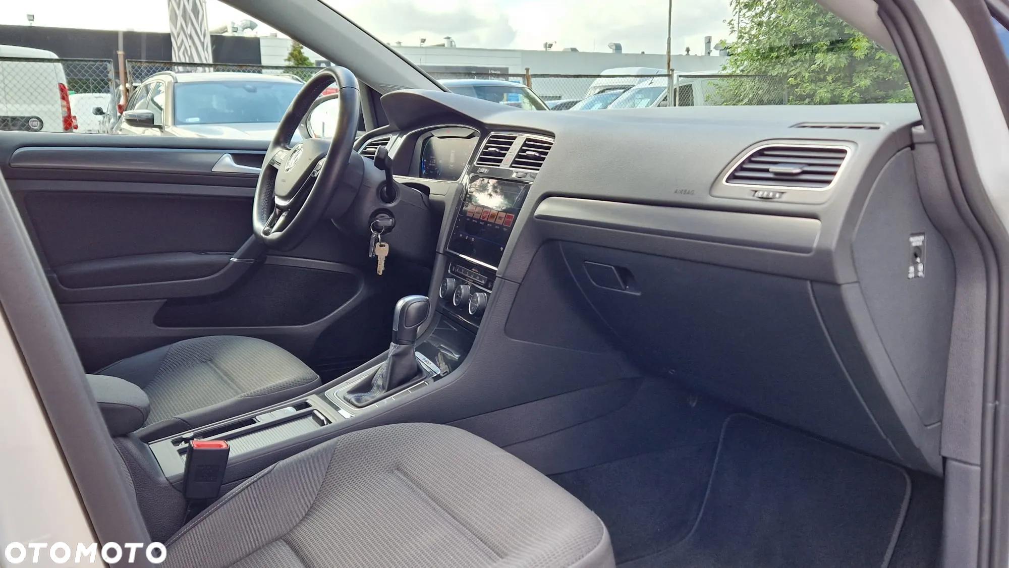 Volkswagen Golf e-Golf - 30