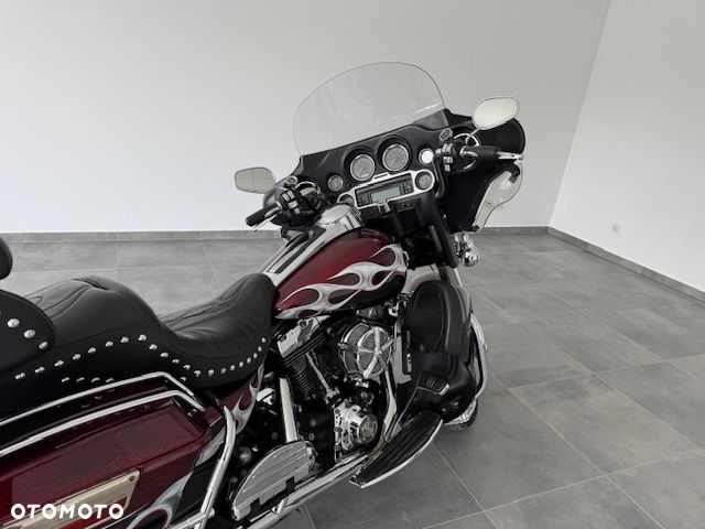 Harley-Davidson FLH Electra Glide - 18