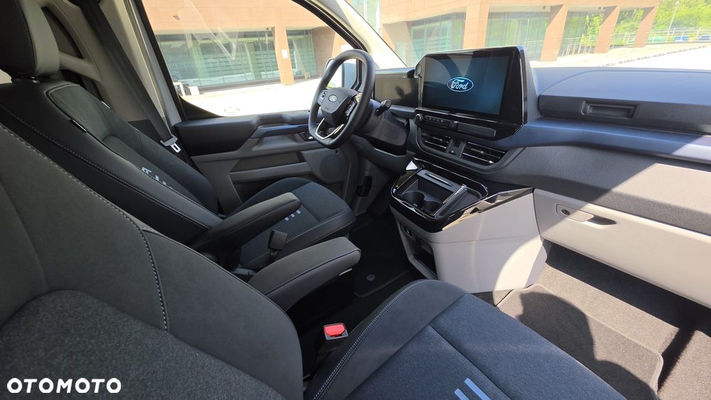 Ford Tourneo Custom - 21