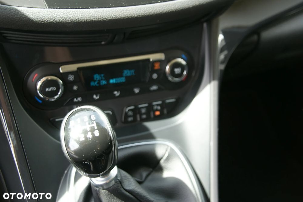 Ford Kuga 2.0 TDCi 2x4 Titanium - 17