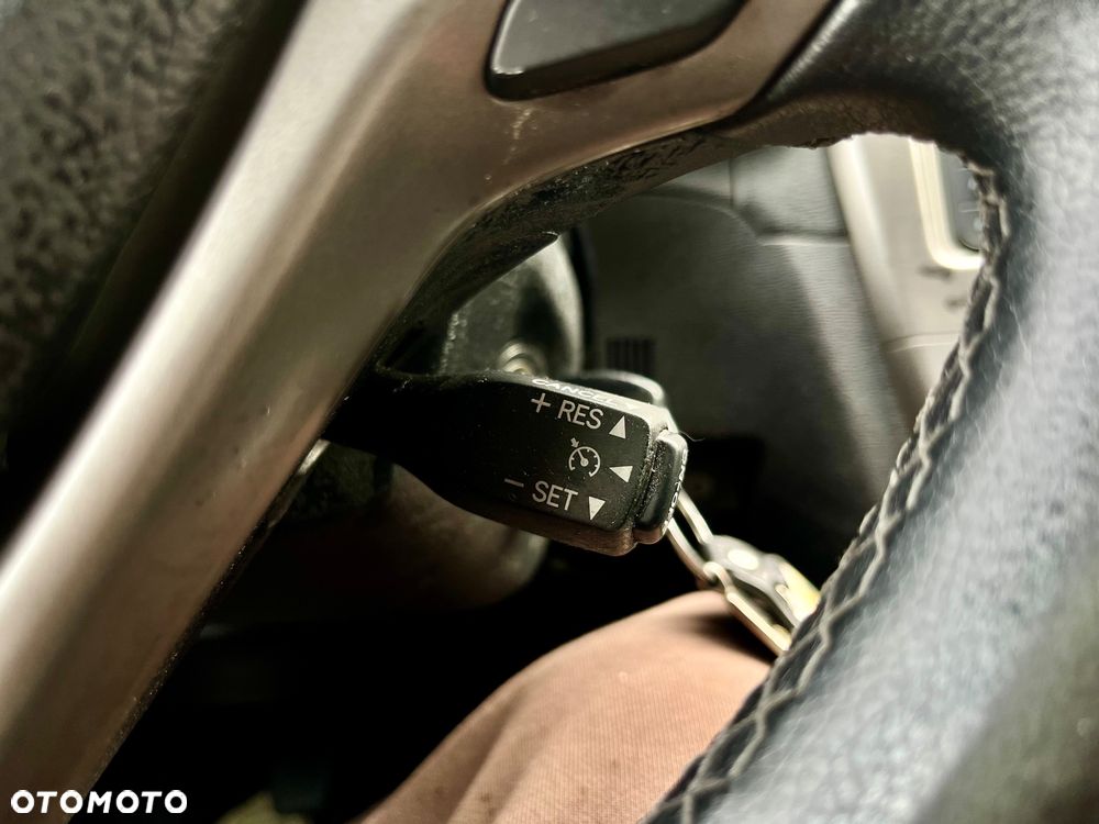 Toyota Avensis 2.0 D-4D - 14