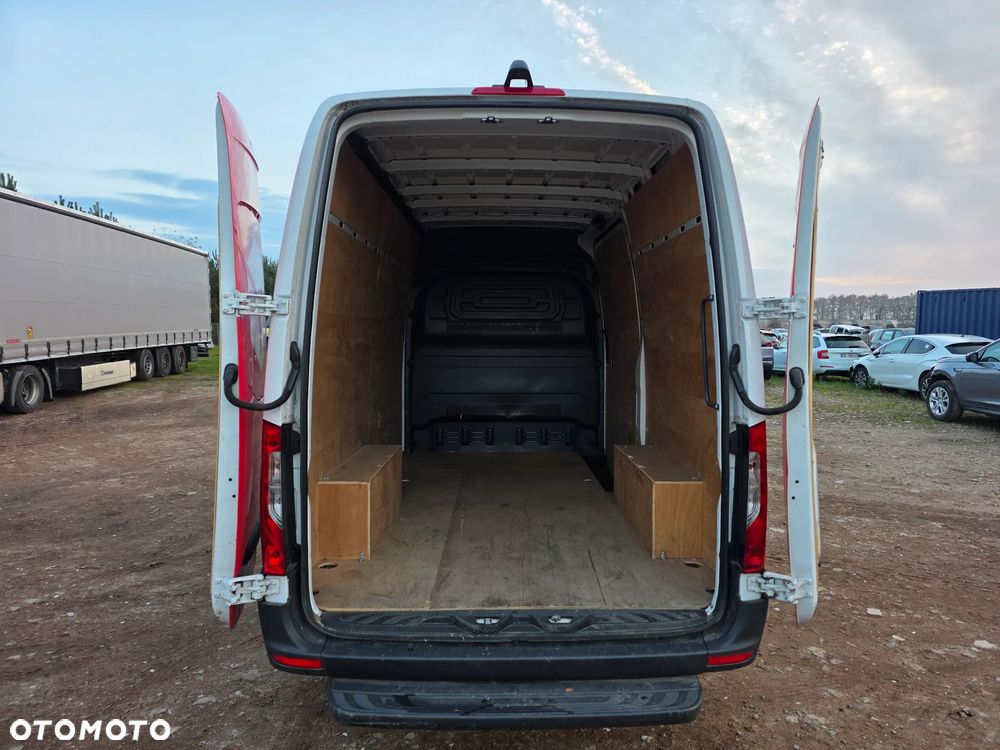 Mercedes-Benz Sprinter - 9