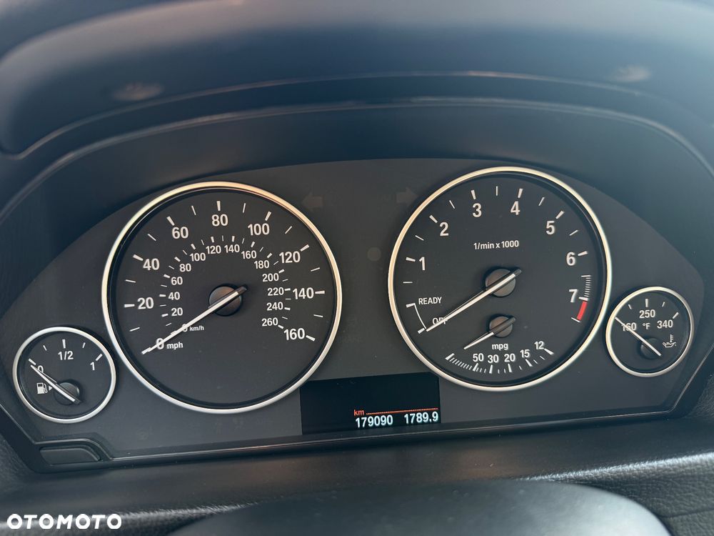 BMW Seria 3 320i xDrive - 15