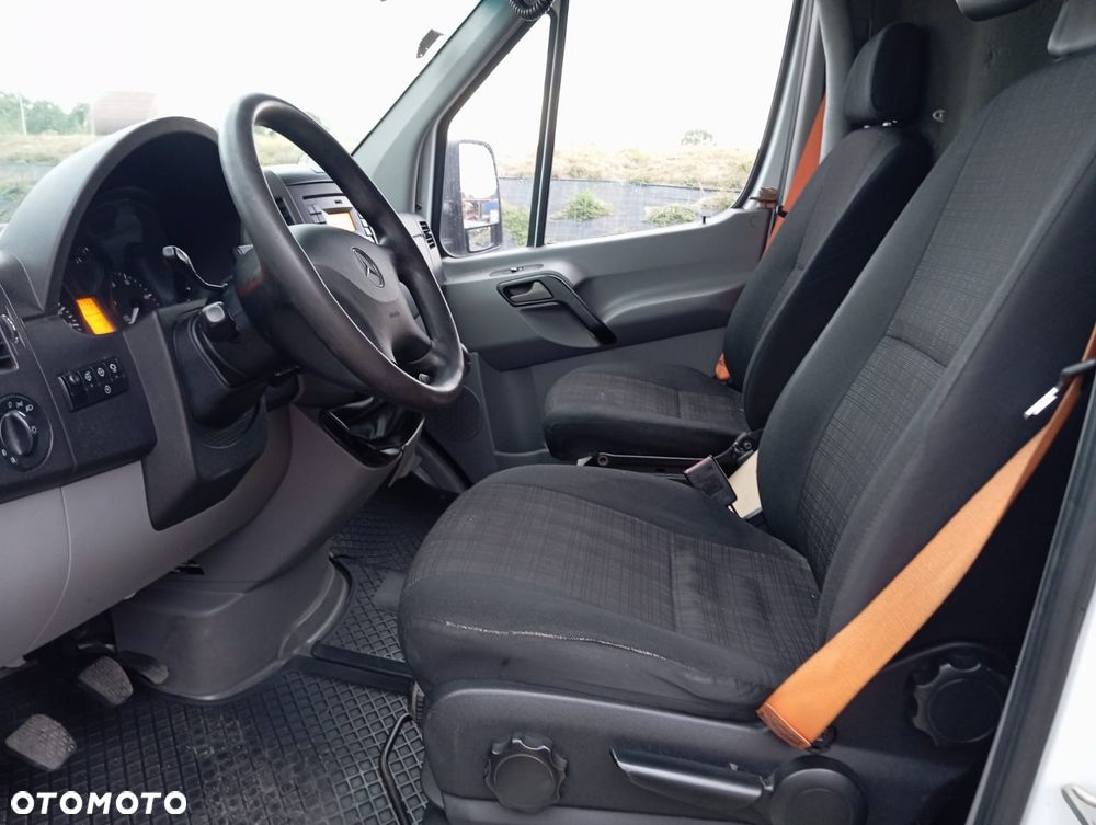 Mercedes-Benz Sprinter - 11