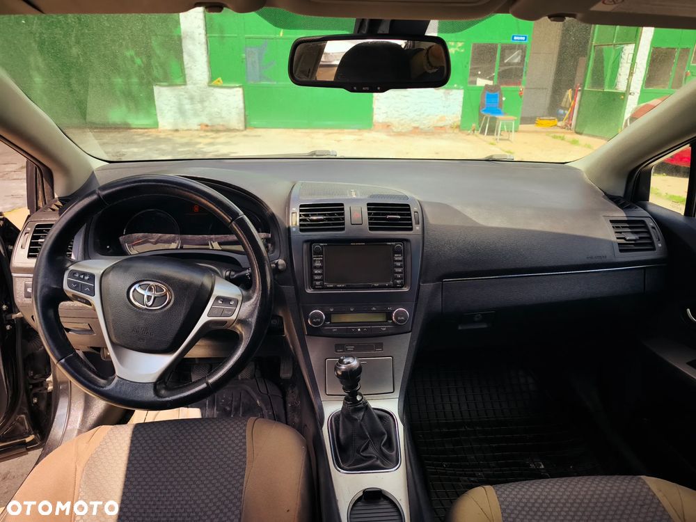 Toyota Avensis - 10