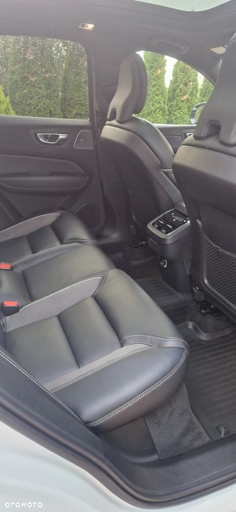 Volvo XC 60 T6 AWD R-Design - 25