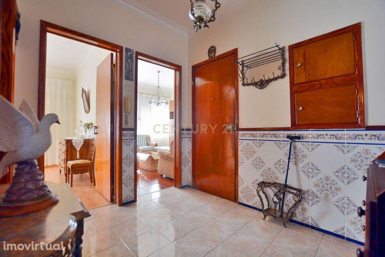 T2 com Varanda em Sacavém | Áreas Amplas e Luz Natural - Grande imagem: 4/22