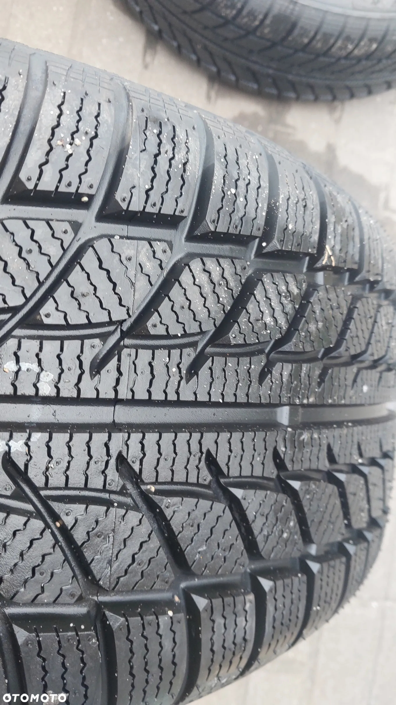 Komplet opon 225/50R18 Goodride SW608 Snowmaster 99V XL demo jak nowe - 2