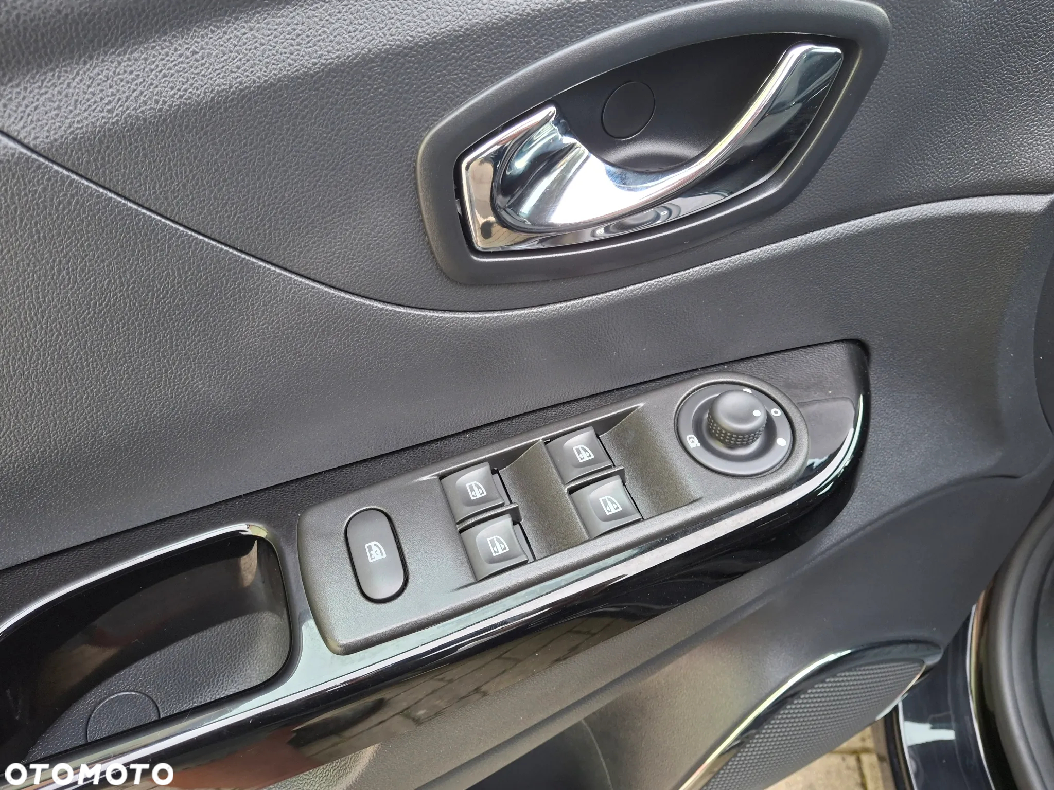 Renault Captur 1.2 Energy TCe Initiale Paris EDC - 31