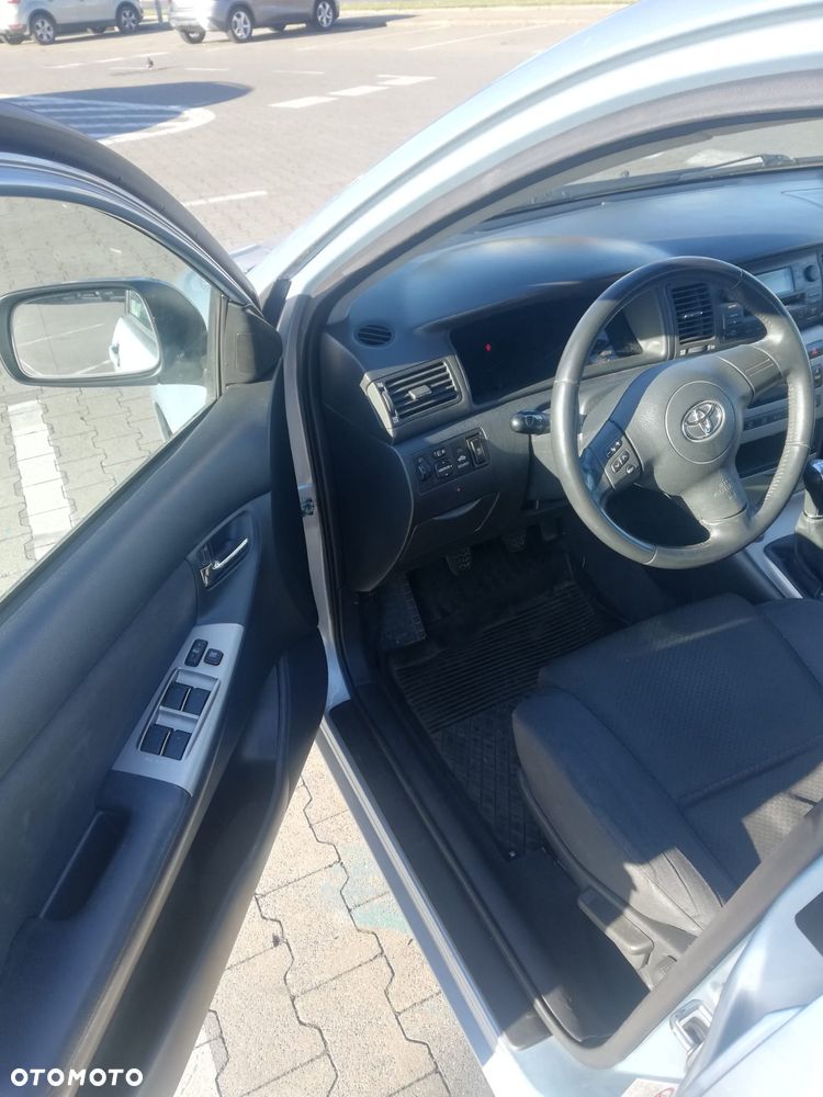 Toyota Corolla 1.6 VVT-i Sol - 4