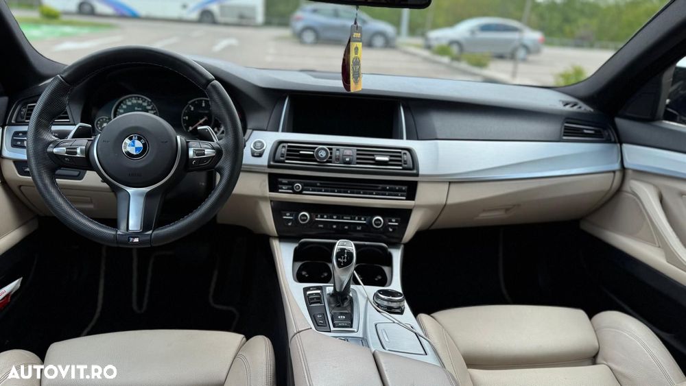 BMW Seria 5 525d xDrive - 13