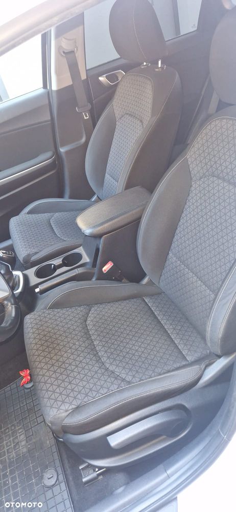 Kia Ceed - 8
