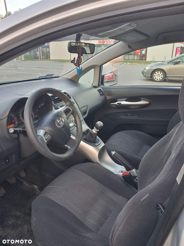 Toyota Auris 1.6 Premium - 4