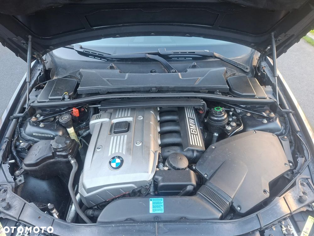 BMW Seria 3 330i - 10