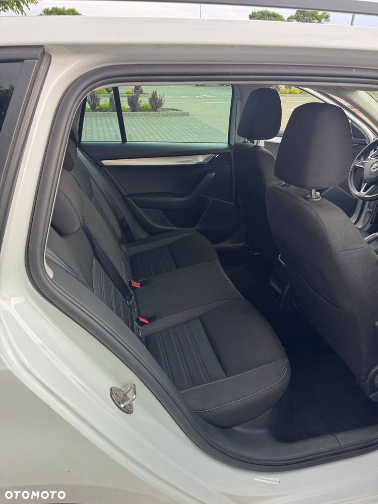 Skoda Octavia 1.6 TDI DSG Clever - 19