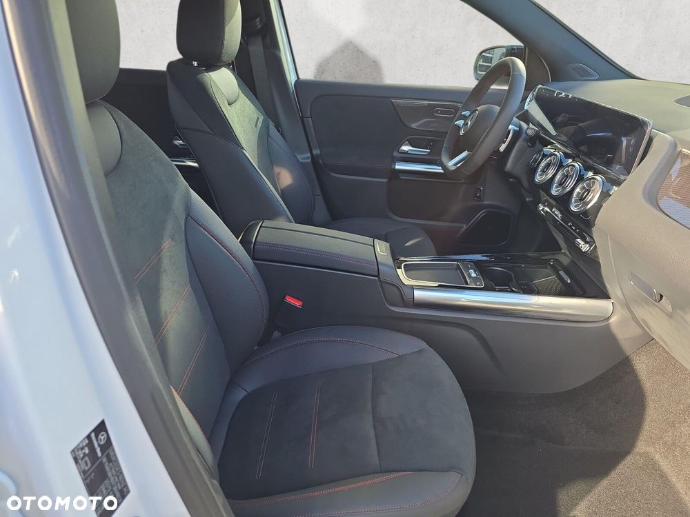 Mercedes-Benz GLA - 16