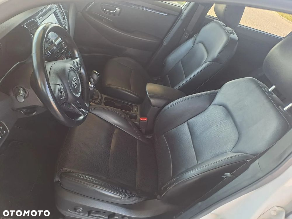 Kia Carens 1.7 CRDi XL 7os - 11